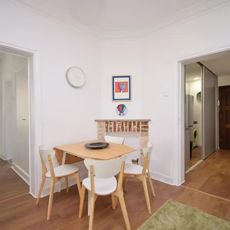 Apartament Charming Near Metro Lizbona