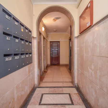 Charming Near Metro Apartament *