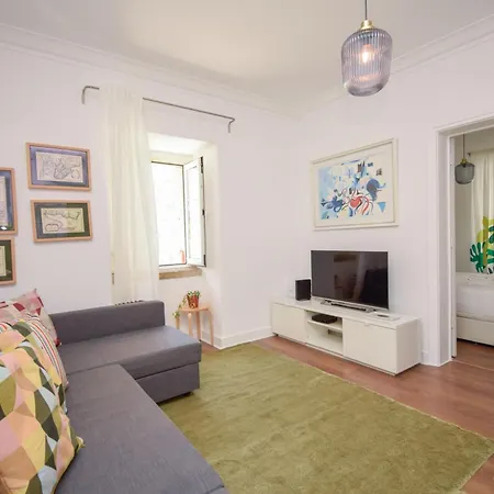 Charming Near Metro Apartment