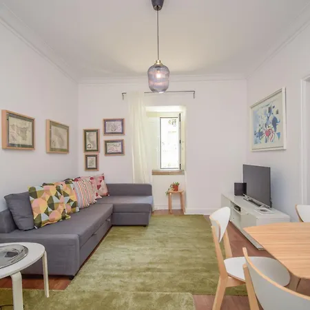 Charming Near Metro Apartment Lisbon