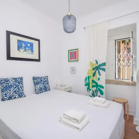 Charming Near Metro Apartment