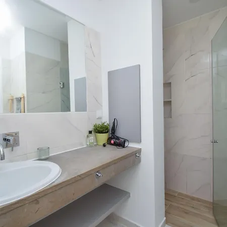 Charming Near Metro Apartamento